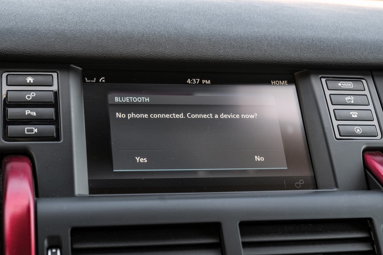 Land Rover Discovery Sport Vehicle Main Gallery Image 30