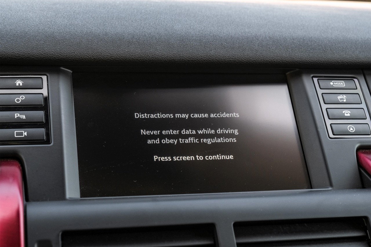 Land Rover Discovery Sport Vehicle Main Gallery Image 33