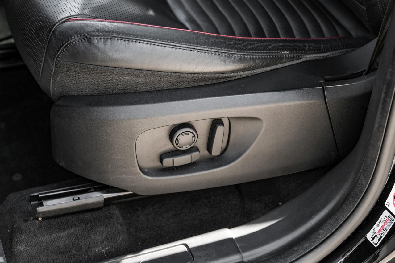 Land Rover Discovery Sport Vehicle Main Gallery Image 34