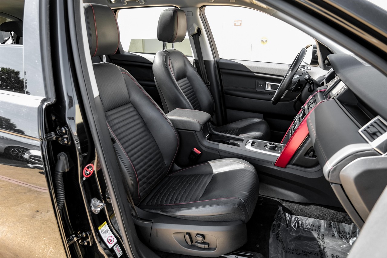 Land Rover Discovery Sport Vehicle Main Gallery Image 35