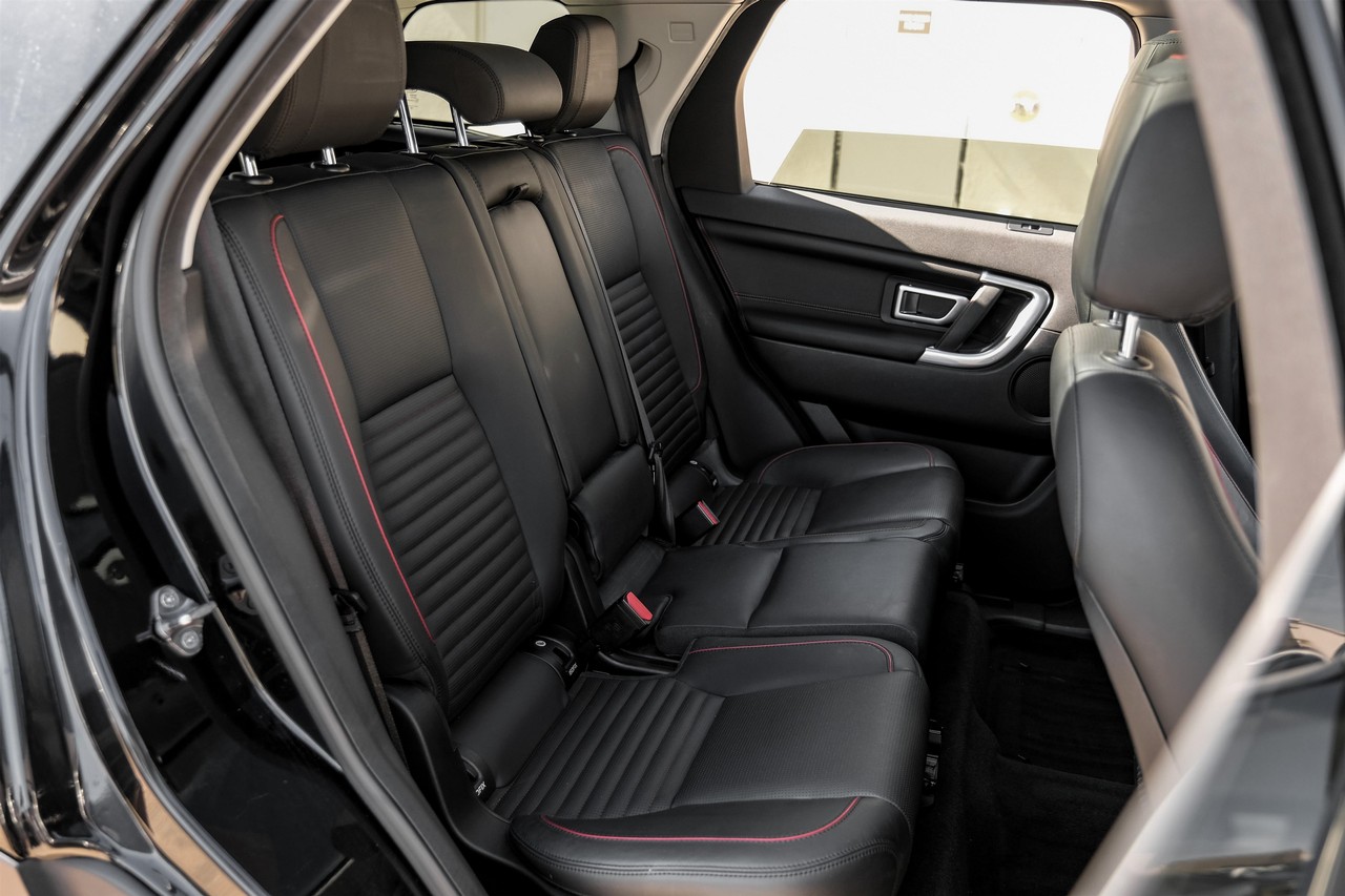 Land Rover Discovery Sport Vehicle Main Gallery Image 37