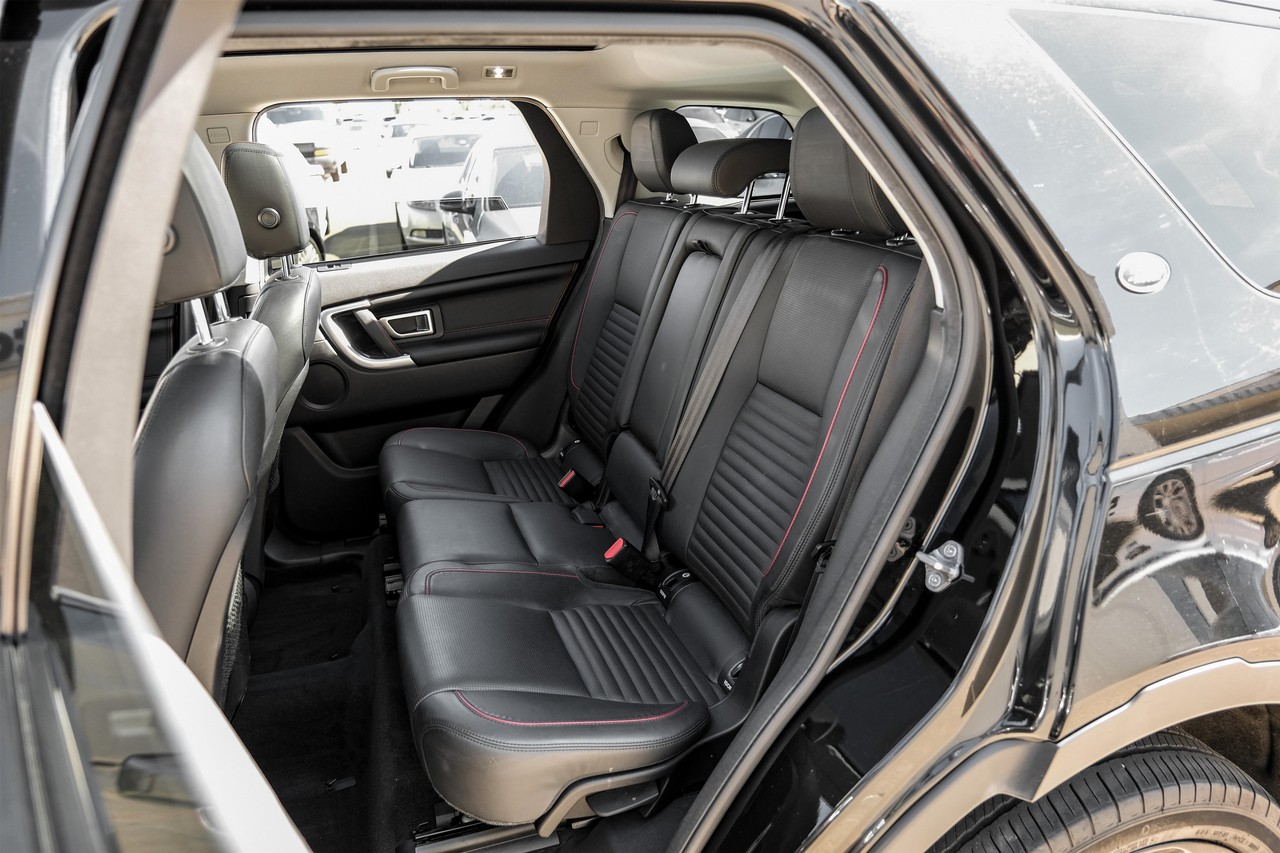 Land Rover Discovery Sport Vehicle Main Gallery Image 40