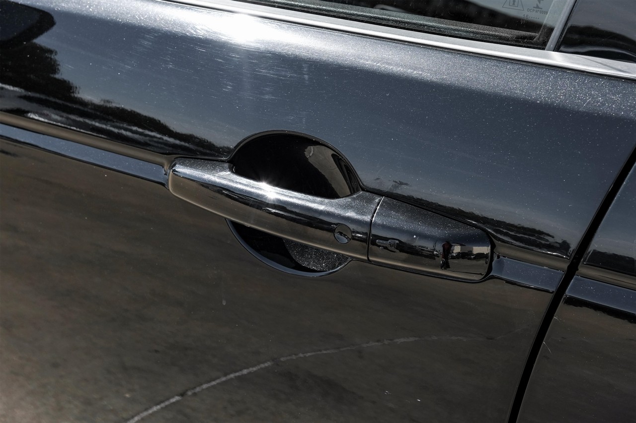 Land Rover Discovery Sport Vehicle Main Gallery Image 41
