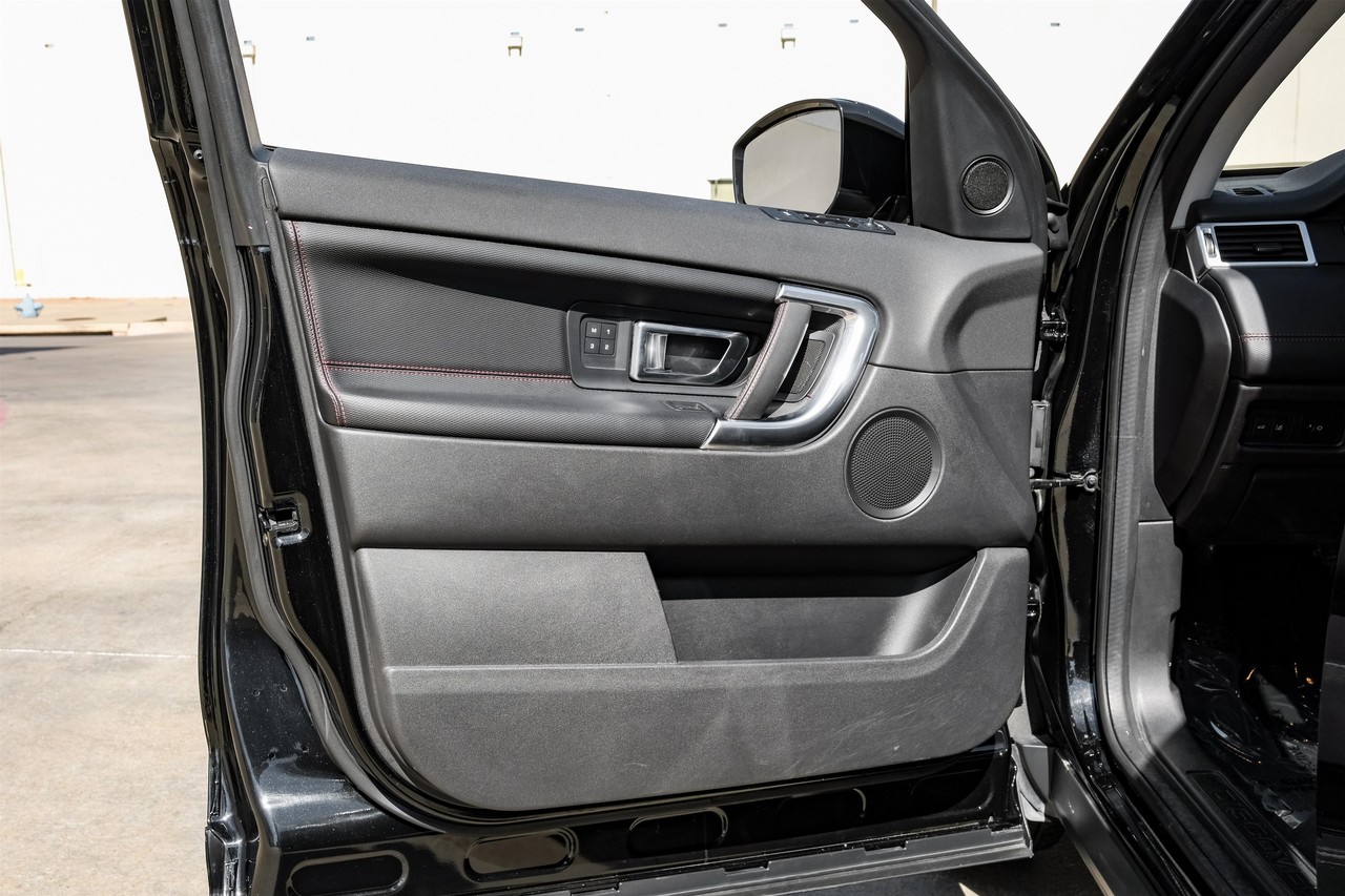 Land Rover Discovery Sport Vehicle Main Gallery Image 43