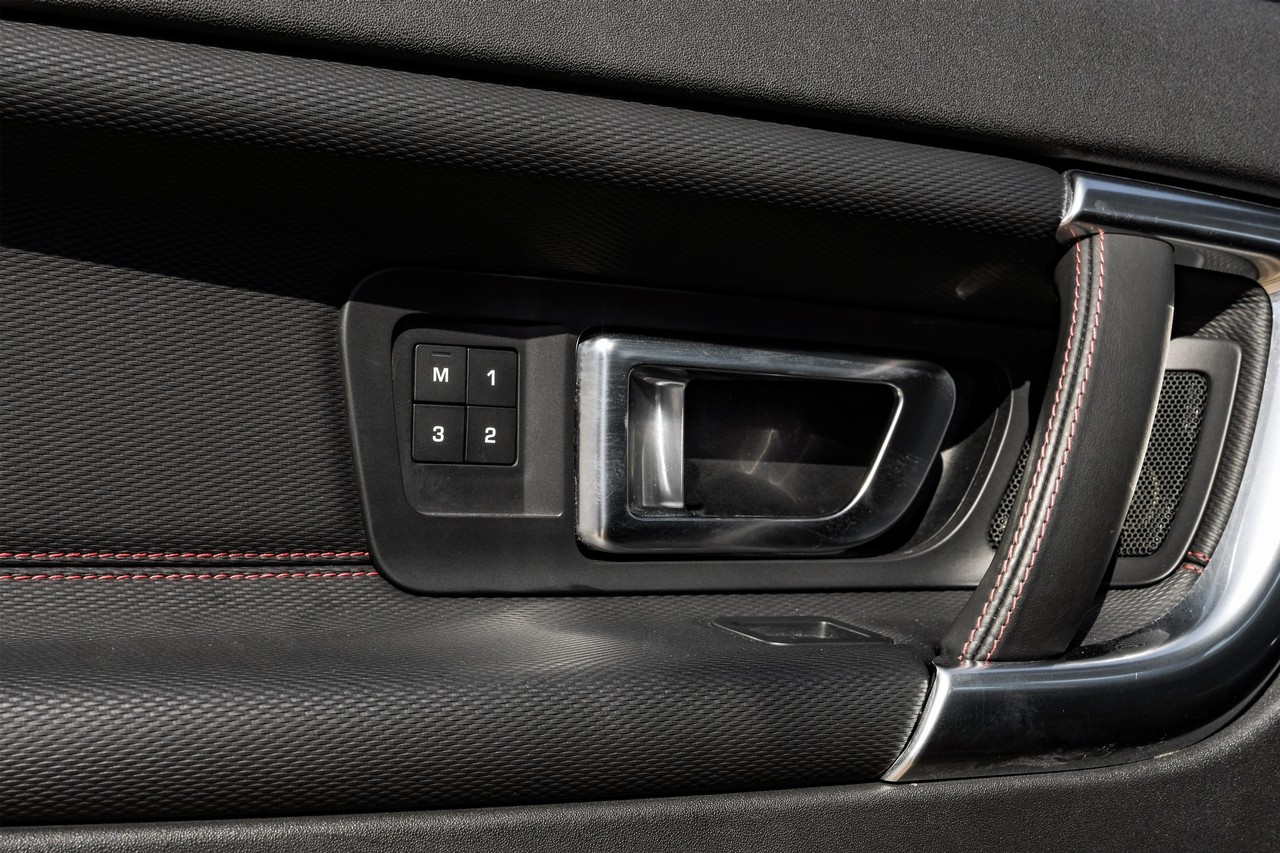 Land Rover Discovery Sport Vehicle Main Gallery Image 45