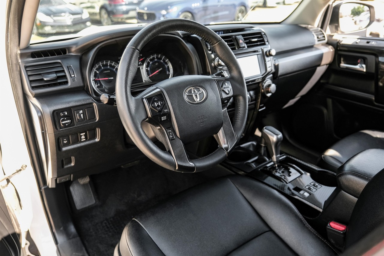 Toyota 4Runner Vehicle Main Gallery Image 03