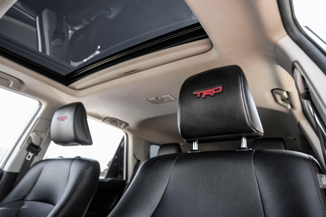 Toyota 4Runner Vehicle Main Gallery Image 05