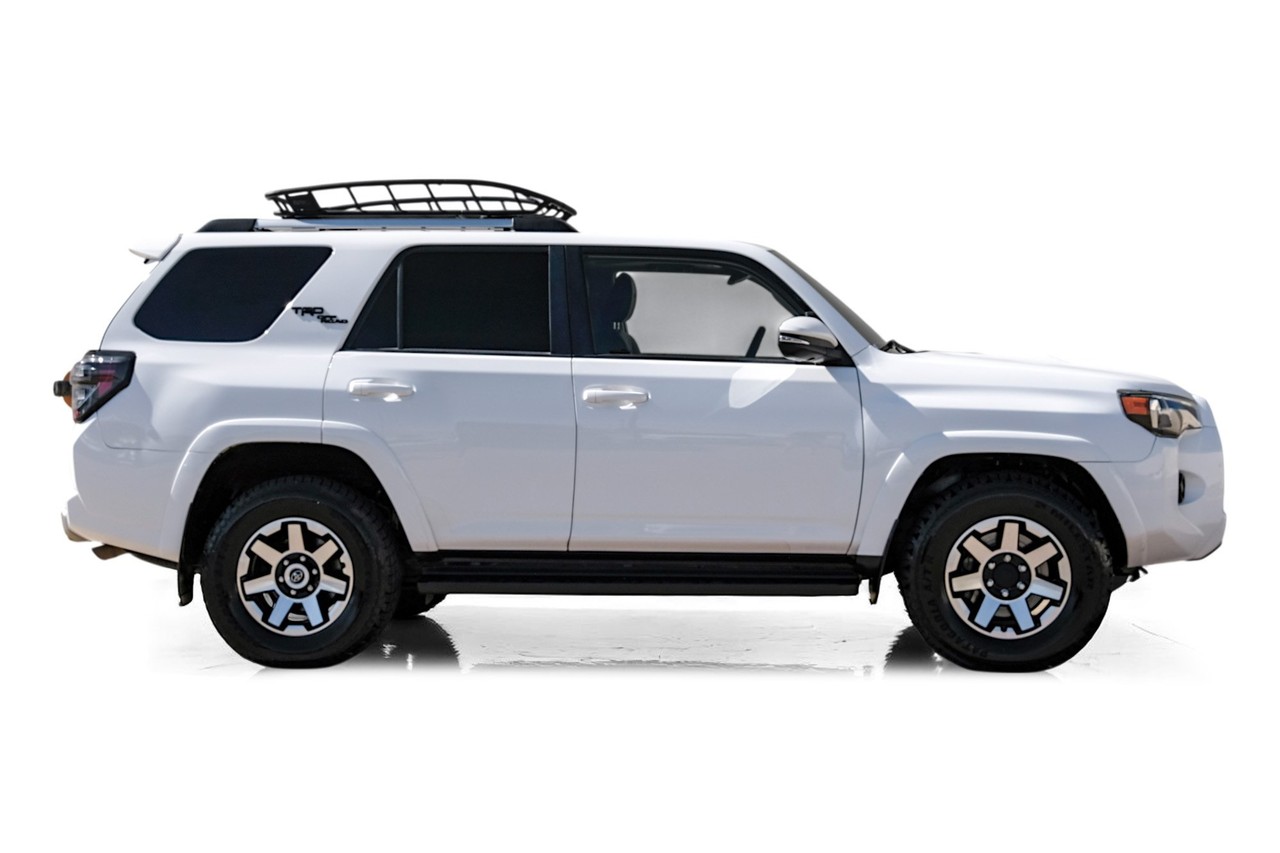Toyota 4Runner Vehicle Main Gallery Image 08