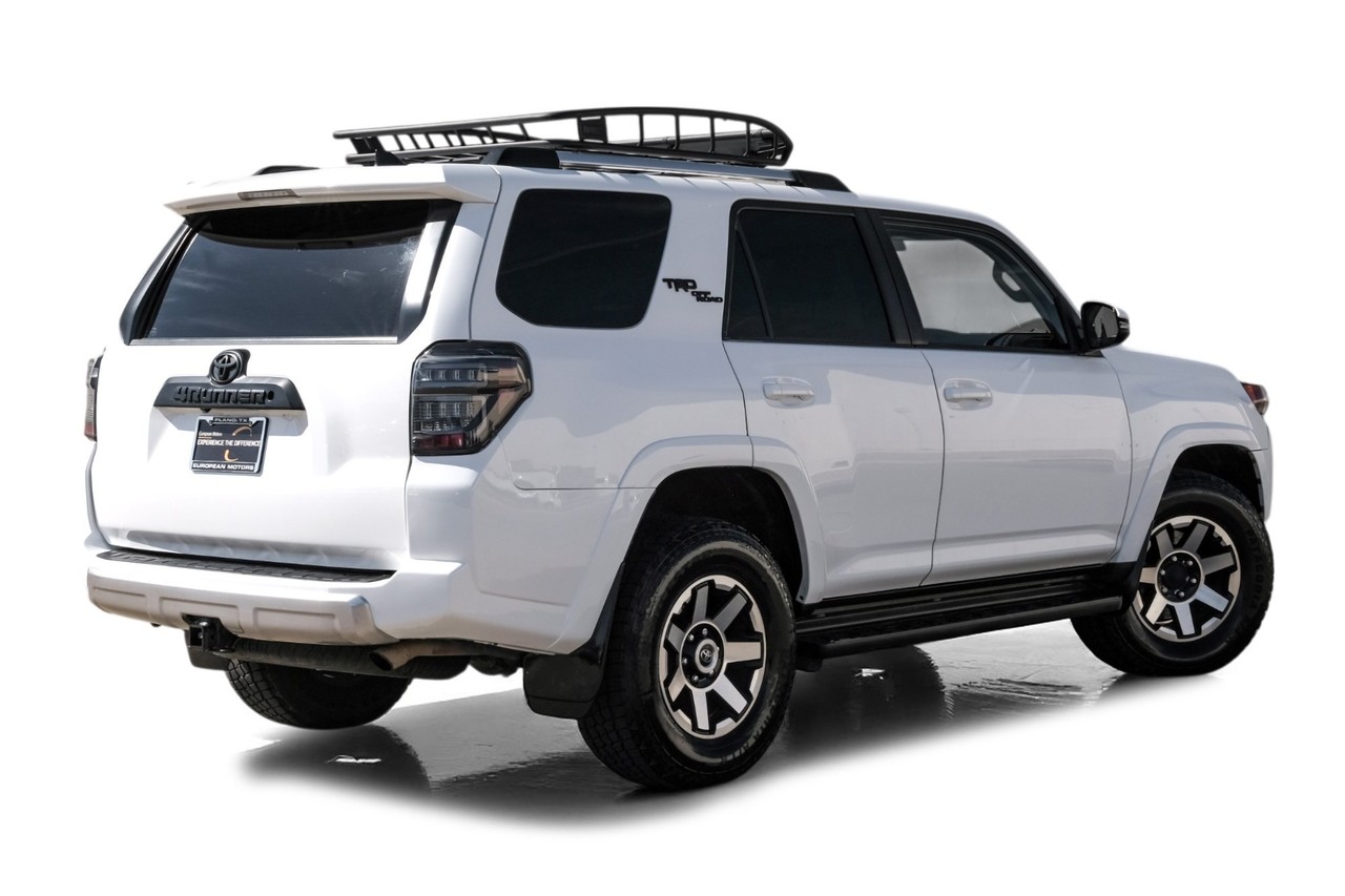 Toyota 4Runner Vehicle Main Gallery Image 09