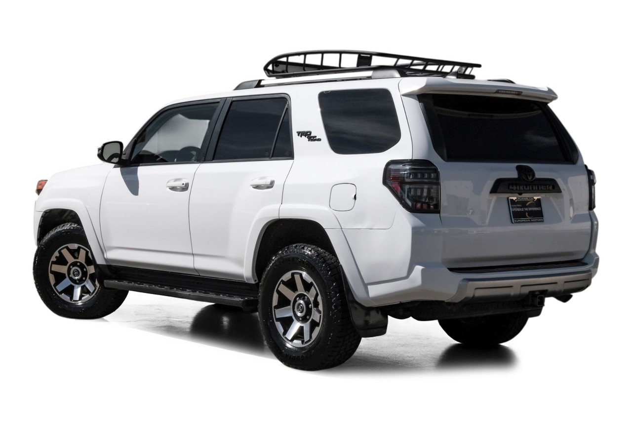 Toyota 4Runner Vehicle Main Gallery Image 10