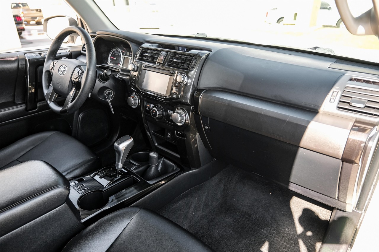 Toyota 4Runner Vehicle Main Gallery Image 12
