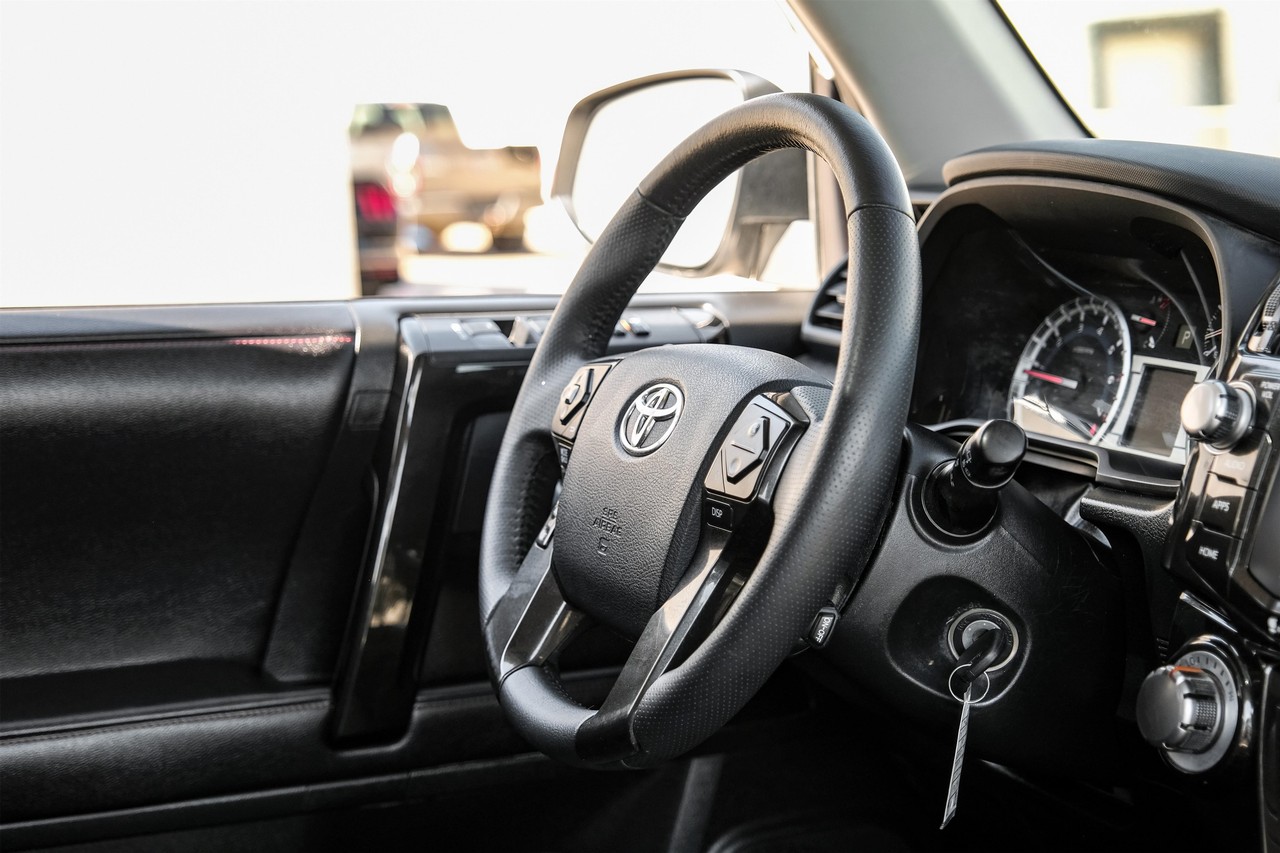 Toyota 4Runner Vehicle Main Gallery Image 13
