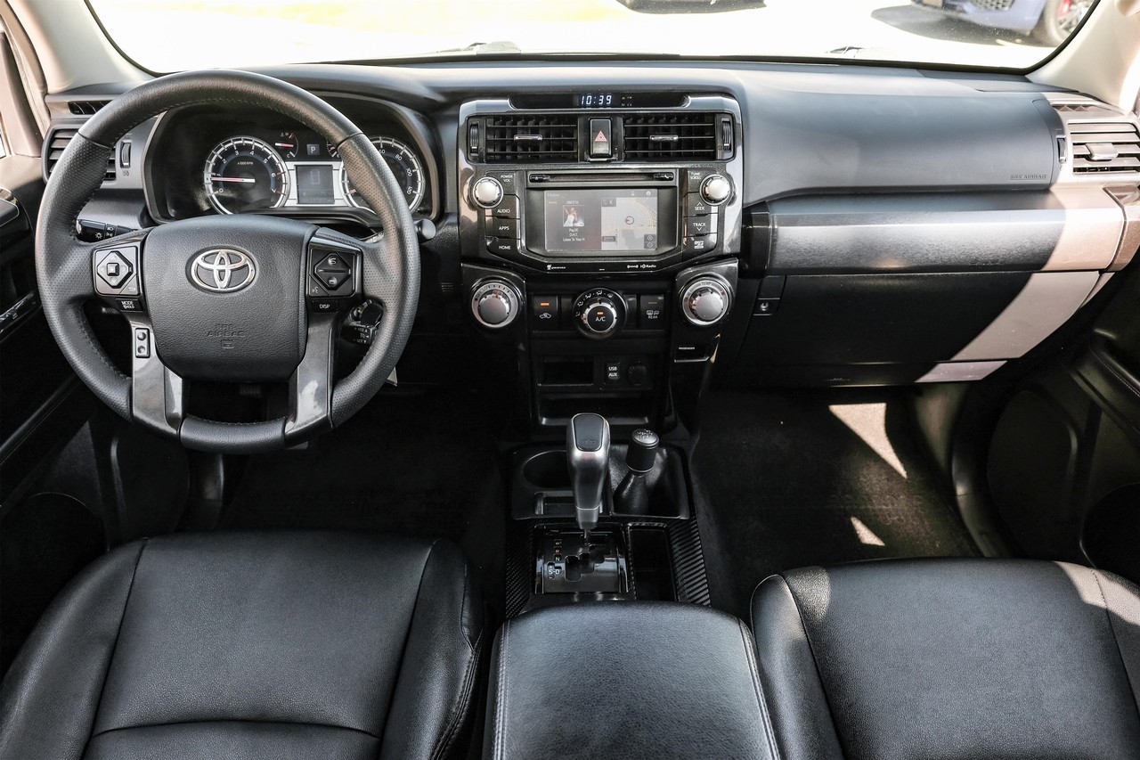 Toyota 4Runner Vehicle Main Gallery Image 14