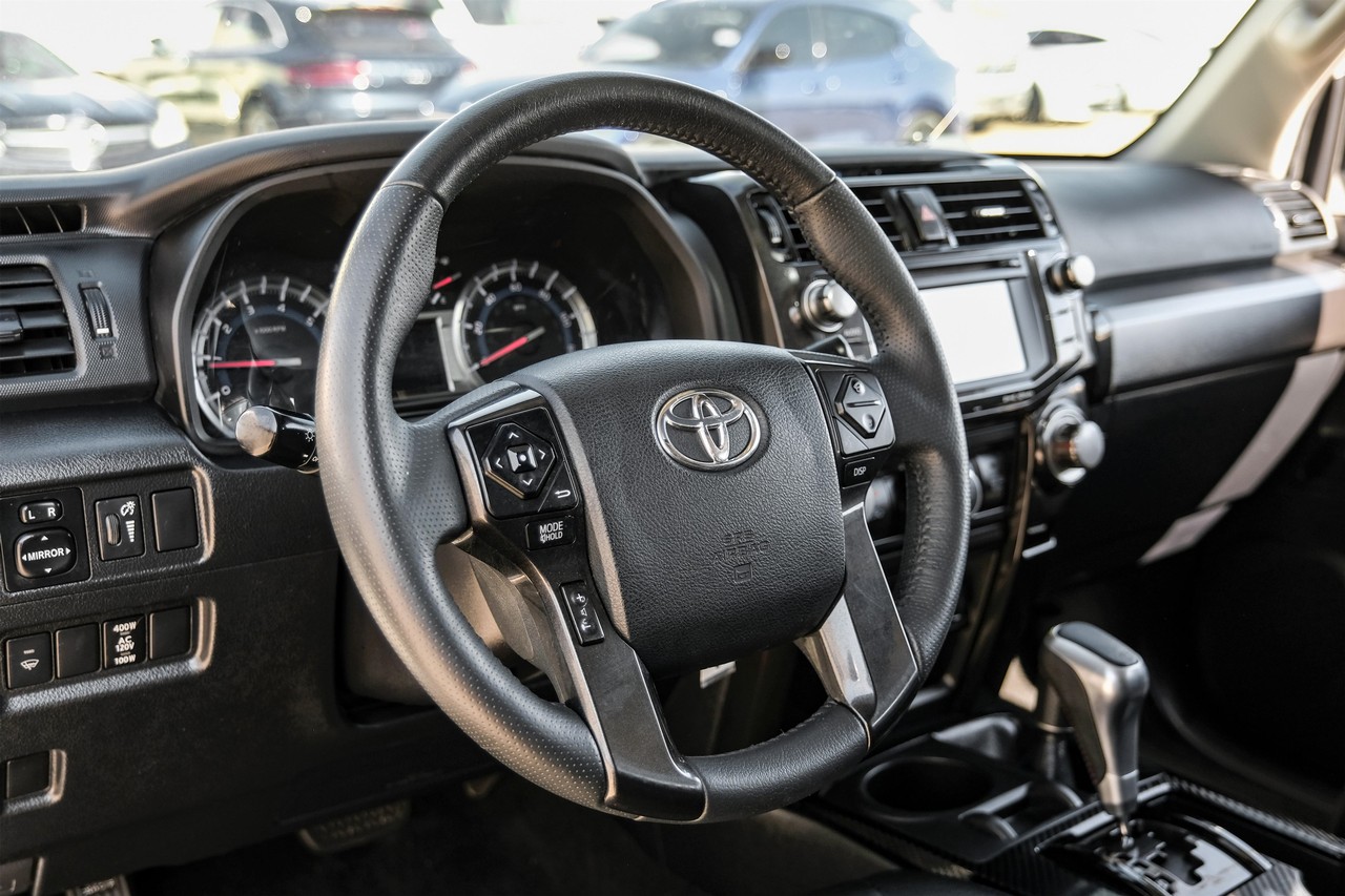 Toyota 4Runner Vehicle Main Gallery Image 15