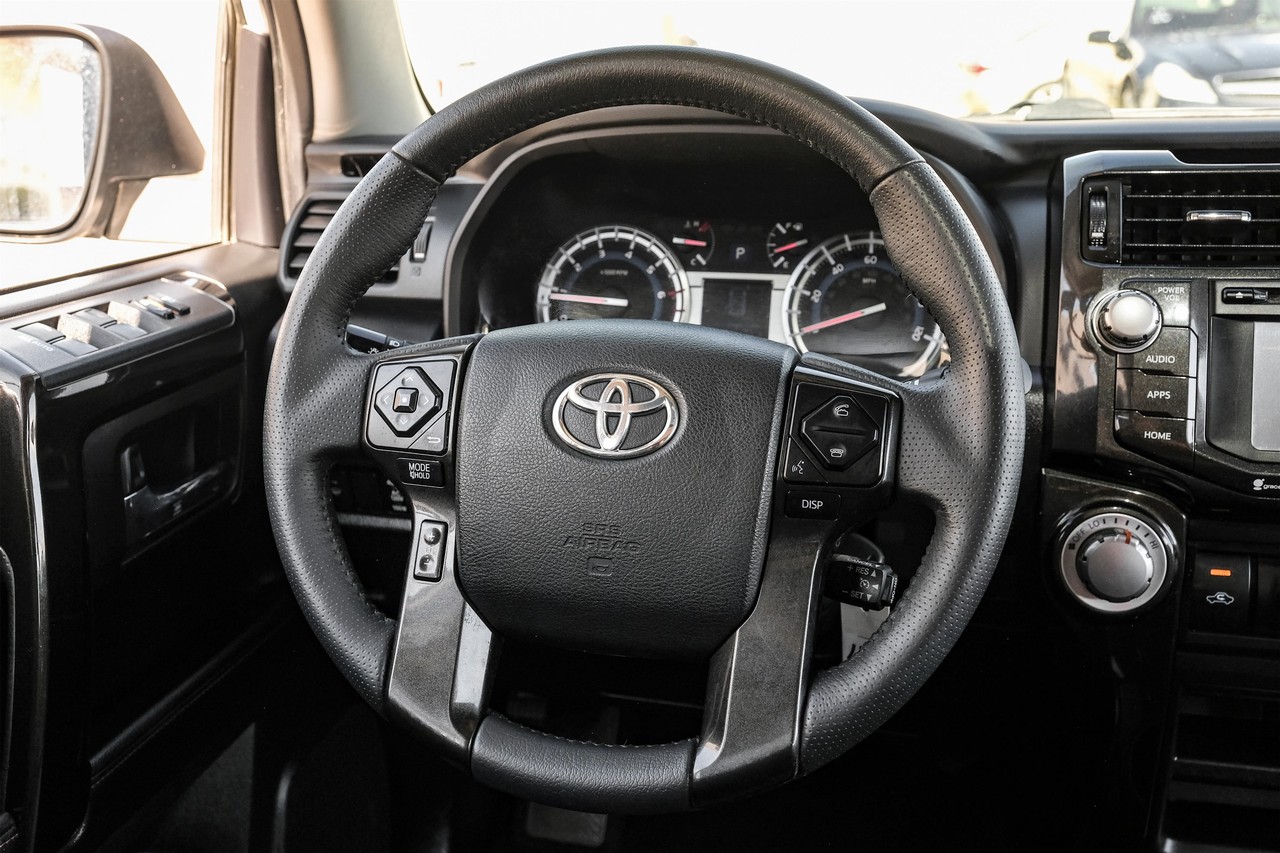 Toyota 4Runner Vehicle Main Gallery Image 16