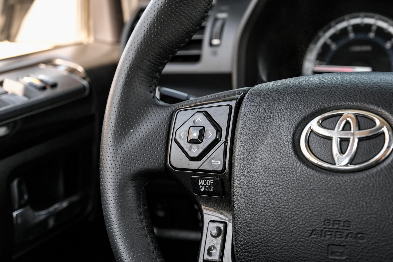Toyota 4Runner Vehicle Main Gallery Image 17