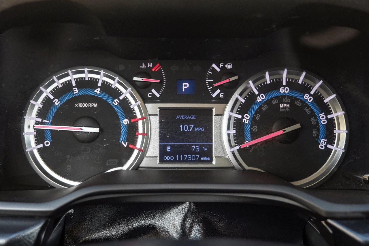 Toyota 4Runner Vehicle Main Gallery Image 19