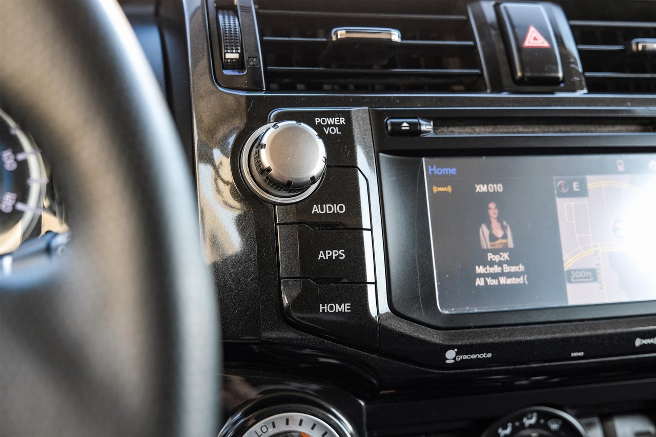 Toyota 4Runner Vehicle Main Gallery Image 25