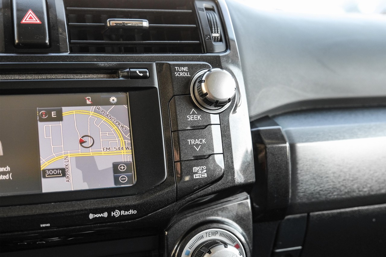 Toyota 4Runner Vehicle Main Gallery Image 26