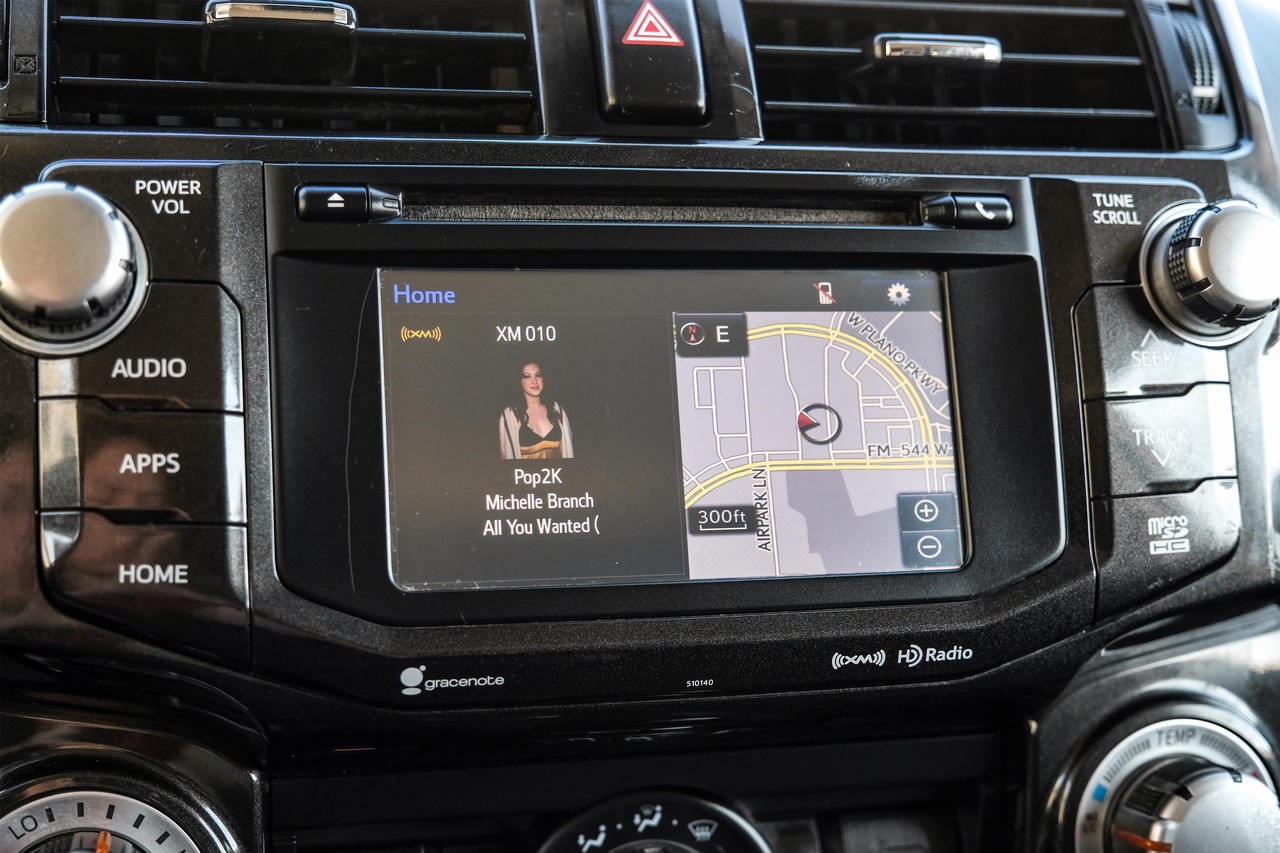 Toyota 4Runner Vehicle Main Gallery Image 27