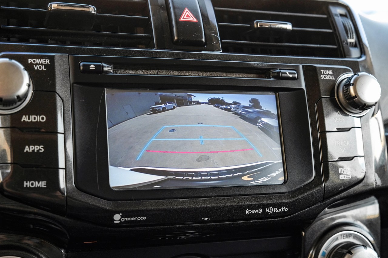 Toyota 4Runner Vehicle Main Gallery Image 28