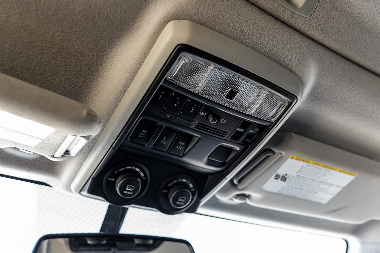 Toyota 4Runner Vehicle Main Gallery Image 31
