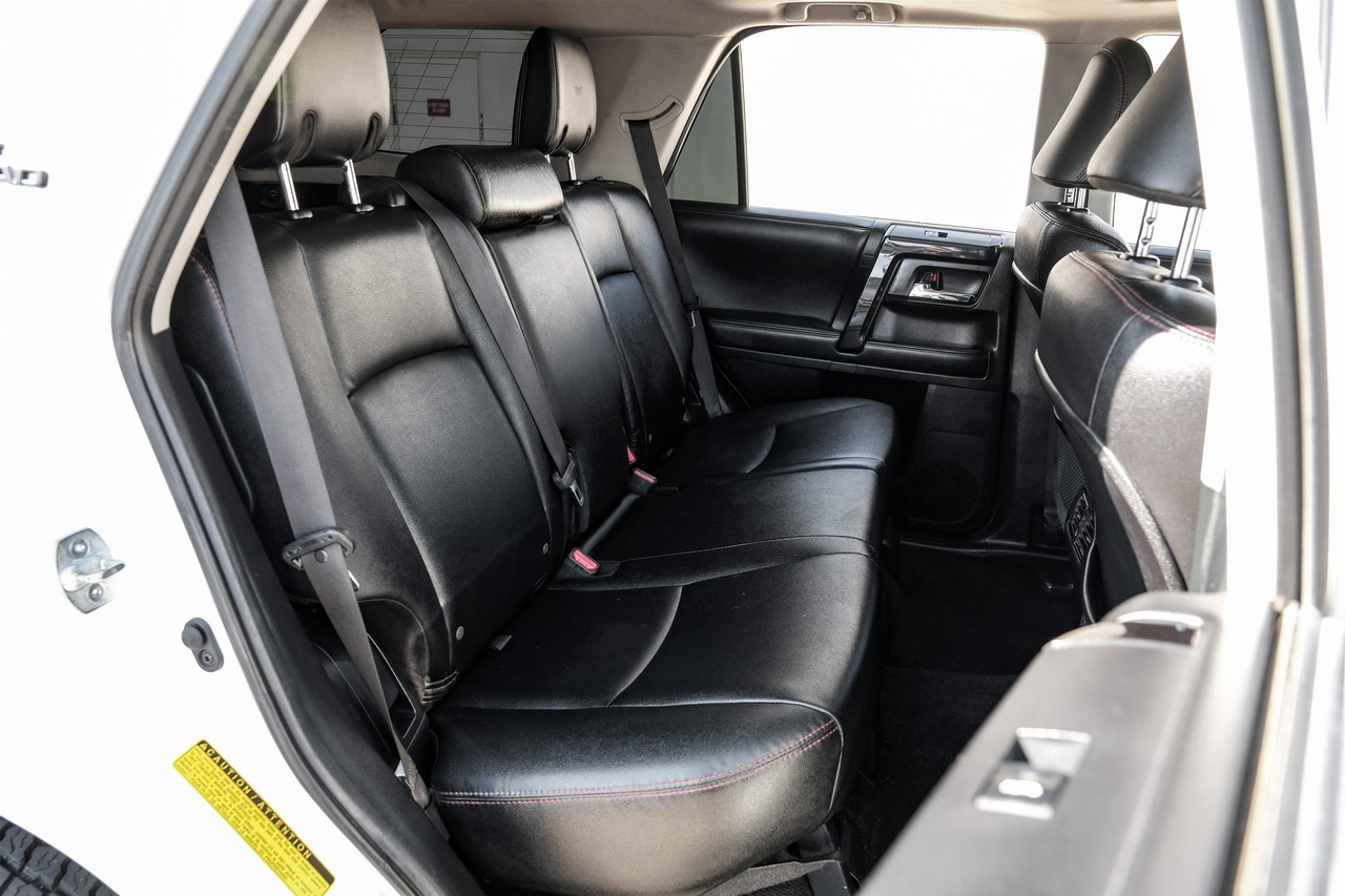 Toyota 4Runner Vehicle Main Gallery Image 34