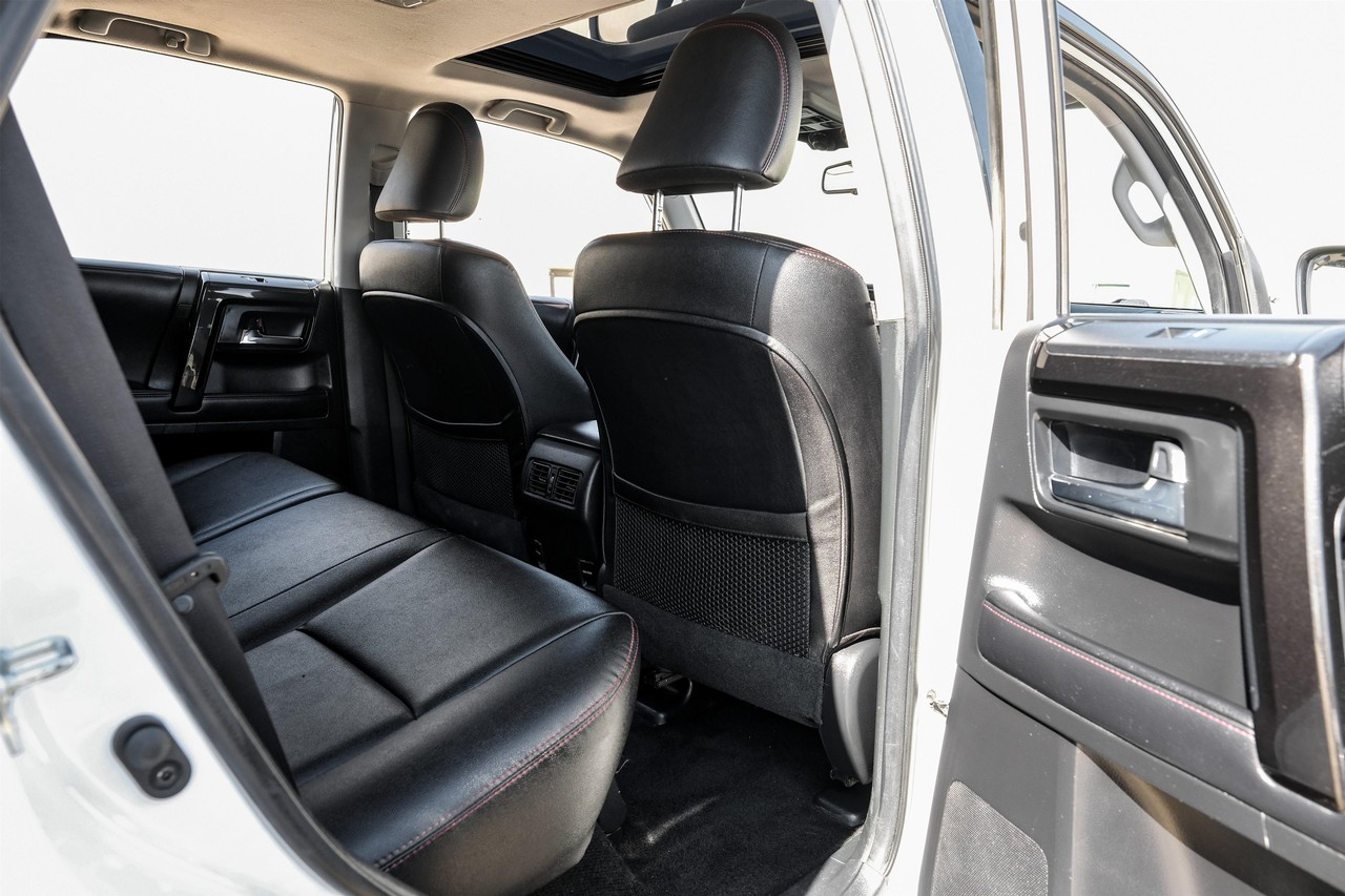 Toyota 4Runner Vehicle Main Gallery Image 35