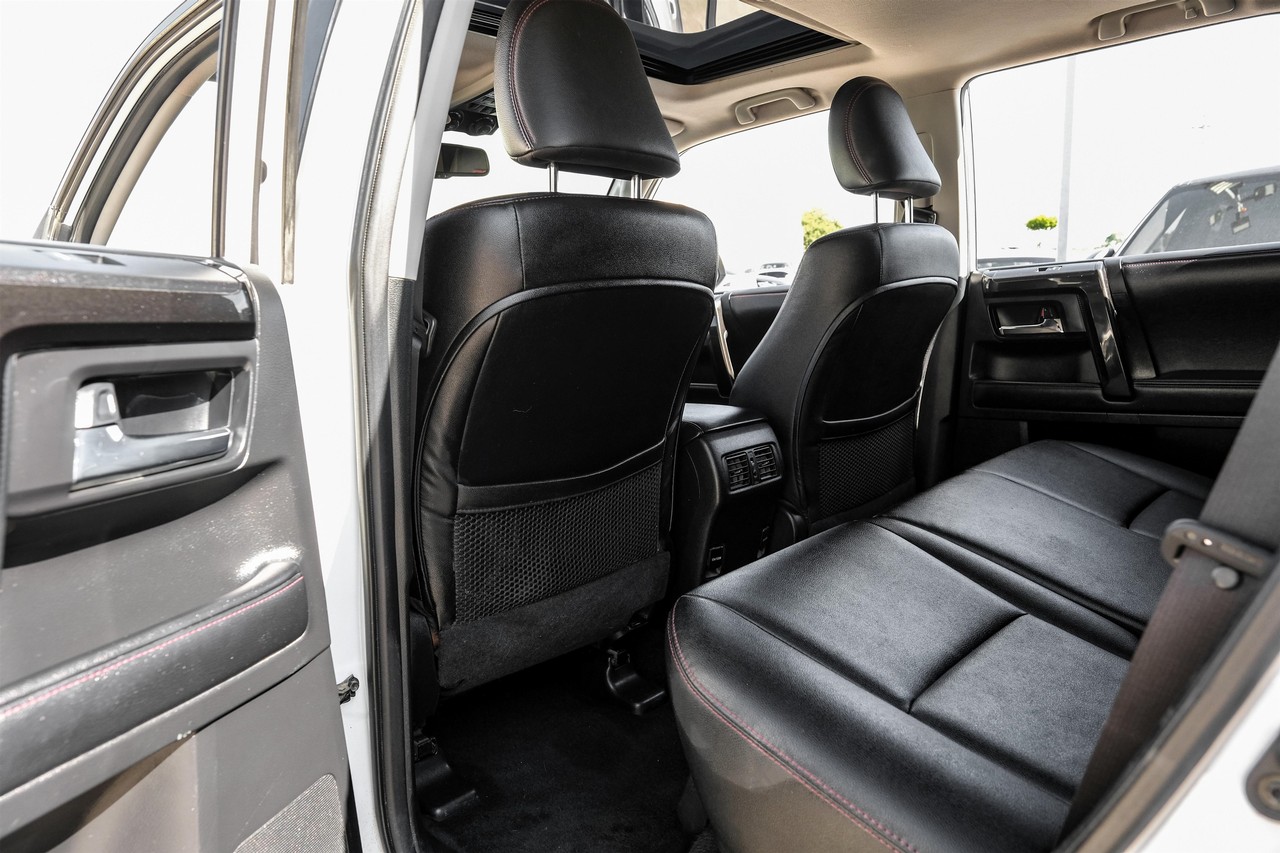 Toyota 4Runner Vehicle Main Gallery Image 36
