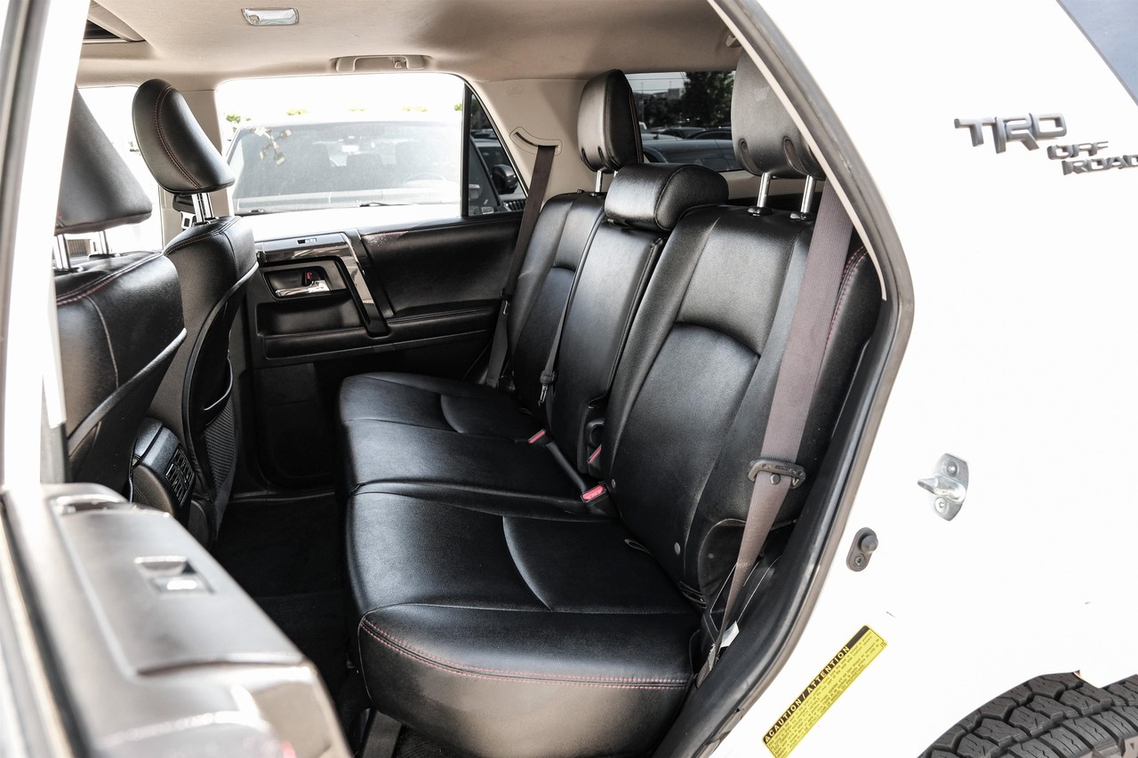 Toyota 4Runner Vehicle Main Gallery Image 37