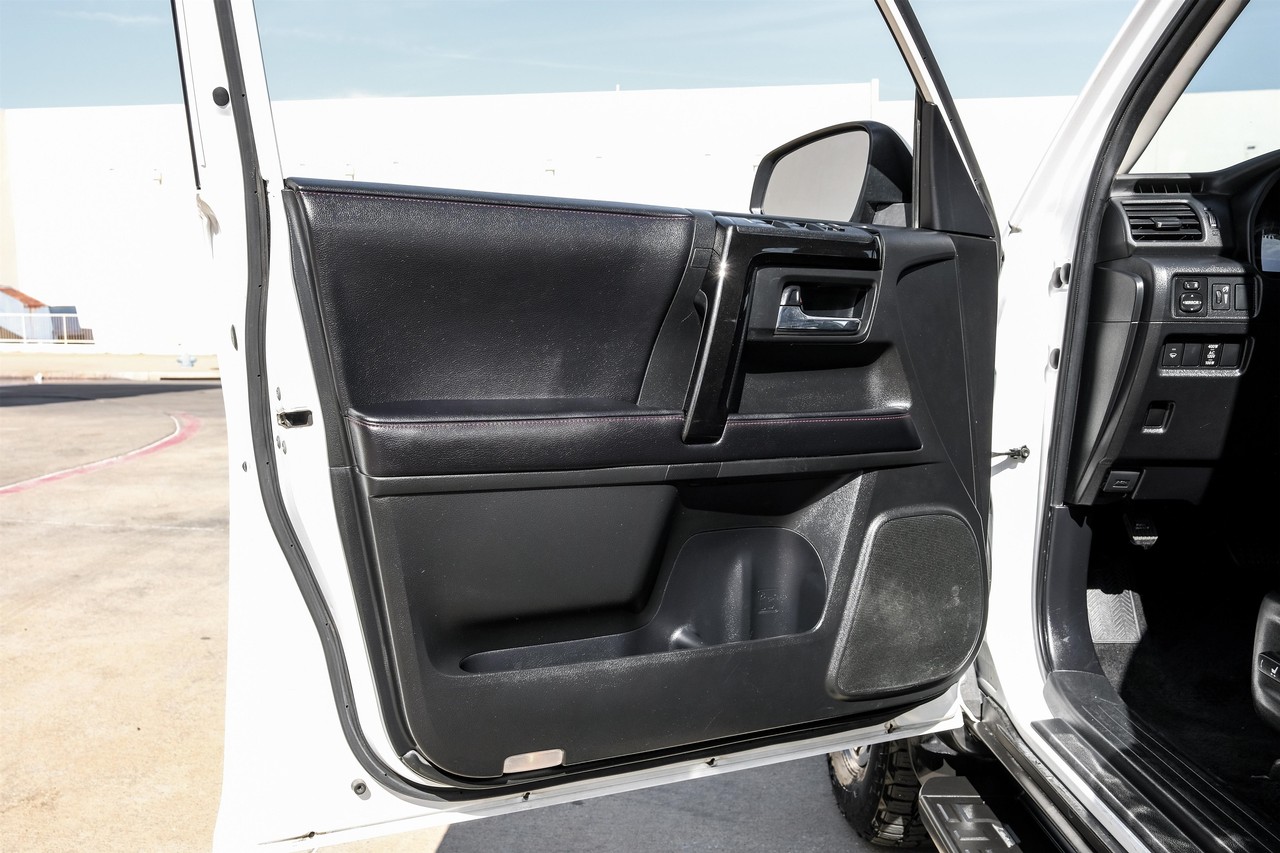 Toyota 4Runner Vehicle Main Gallery Image 40