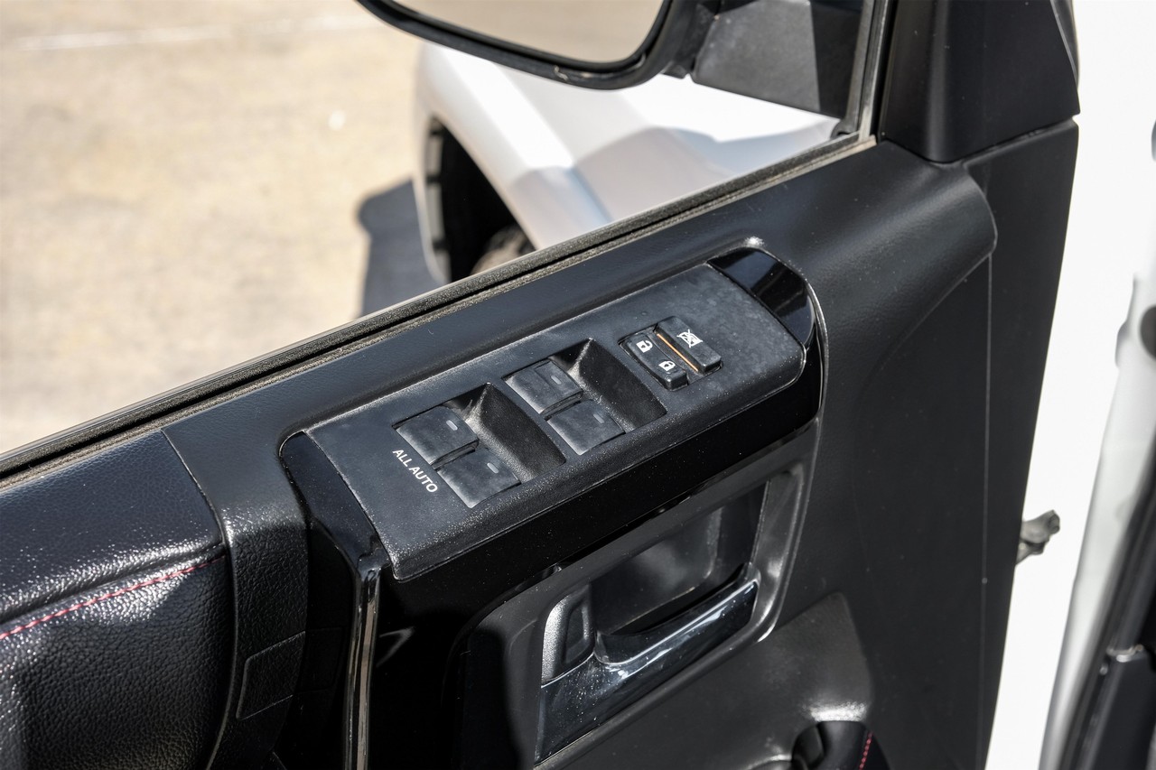 Toyota 4Runner Vehicle Main Gallery Image 41