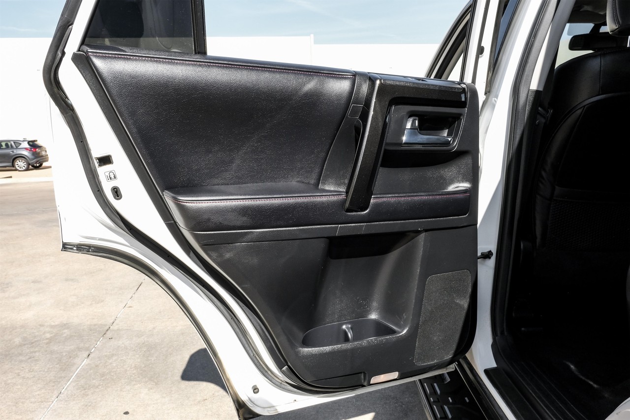Toyota 4Runner Vehicle Main Gallery Image 43