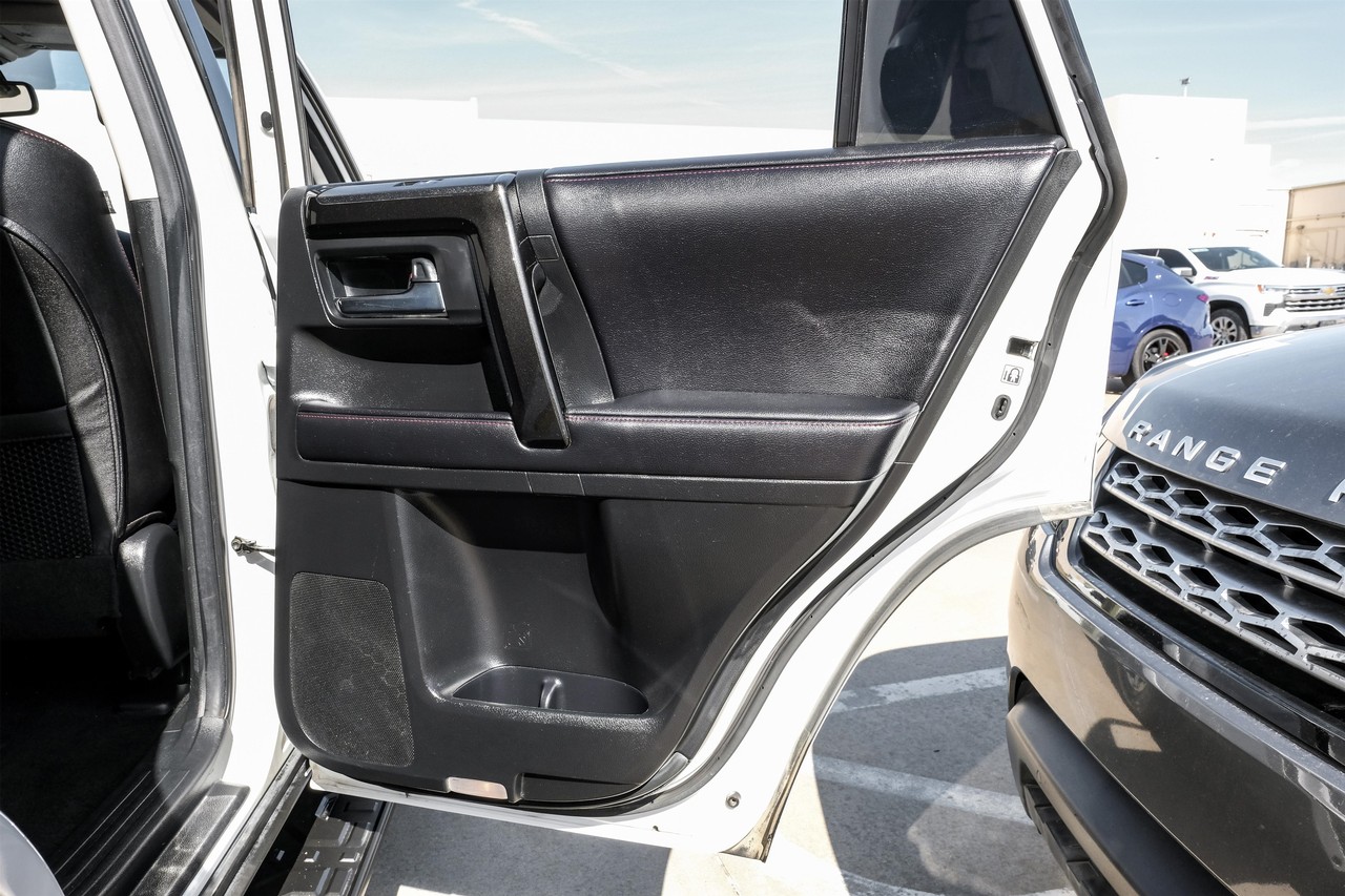 Toyota 4Runner Vehicle Main Gallery Image 44