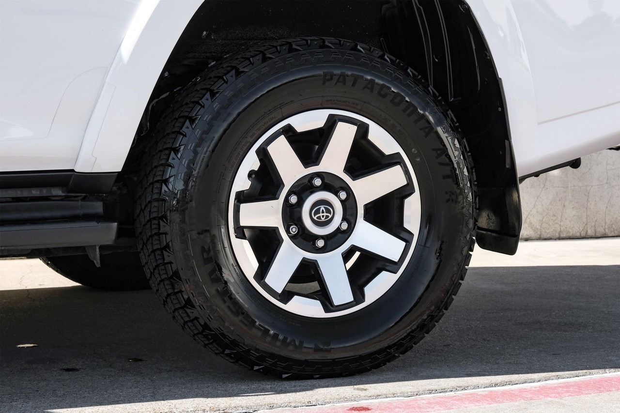 Toyota 4Runner Vehicle Main Gallery Image 52