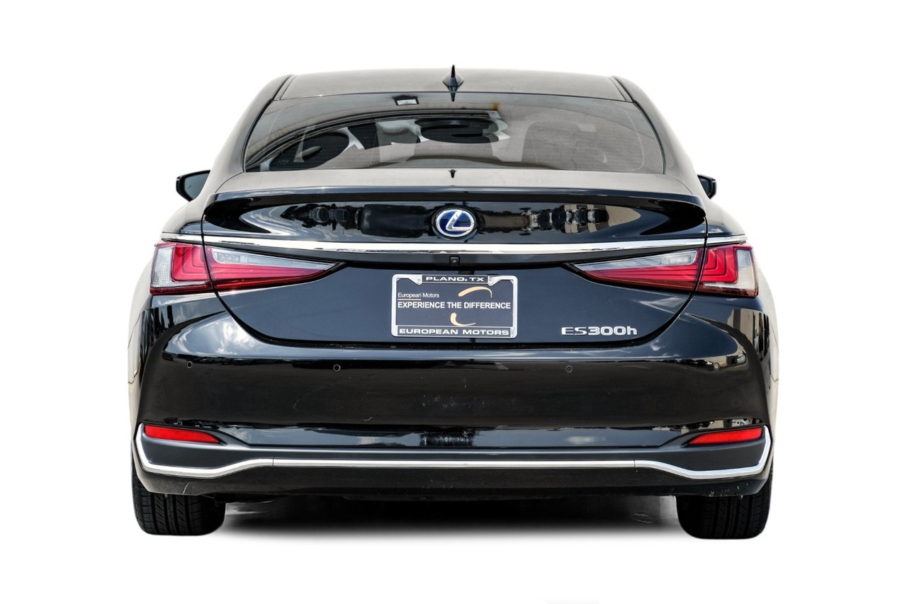 Lexus ES 300h Vehicle Main Gallery Image 10