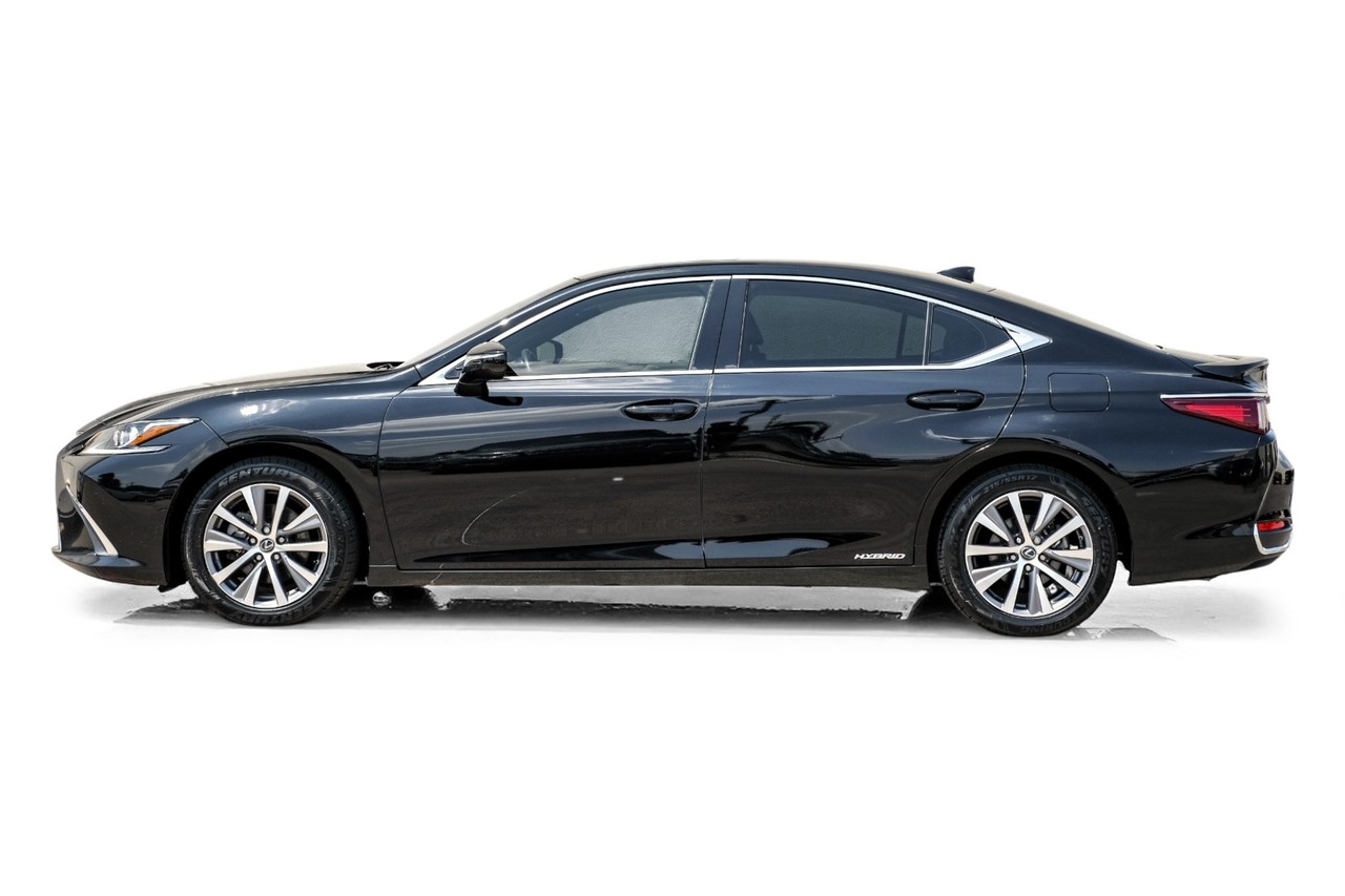 Lexus ES 300h Vehicle Main Gallery Image 12