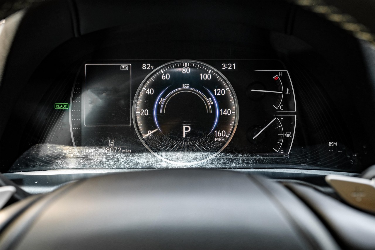 Lexus ES 300h Vehicle Main Gallery Image 20