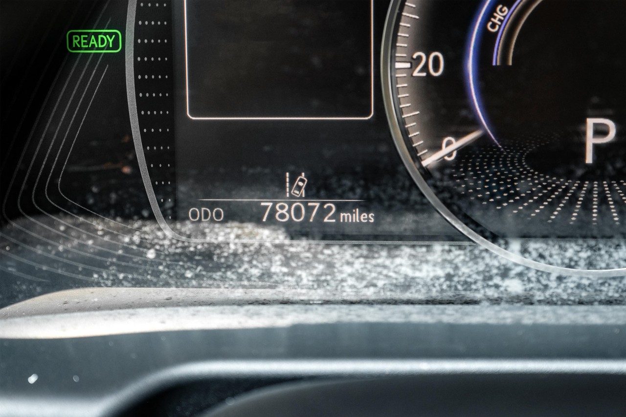 Lexus ES 300h Vehicle Main Gallery Image 21