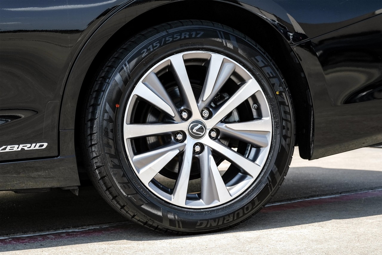 Lexus ES 300h Vehicle Main Gallery Image 53