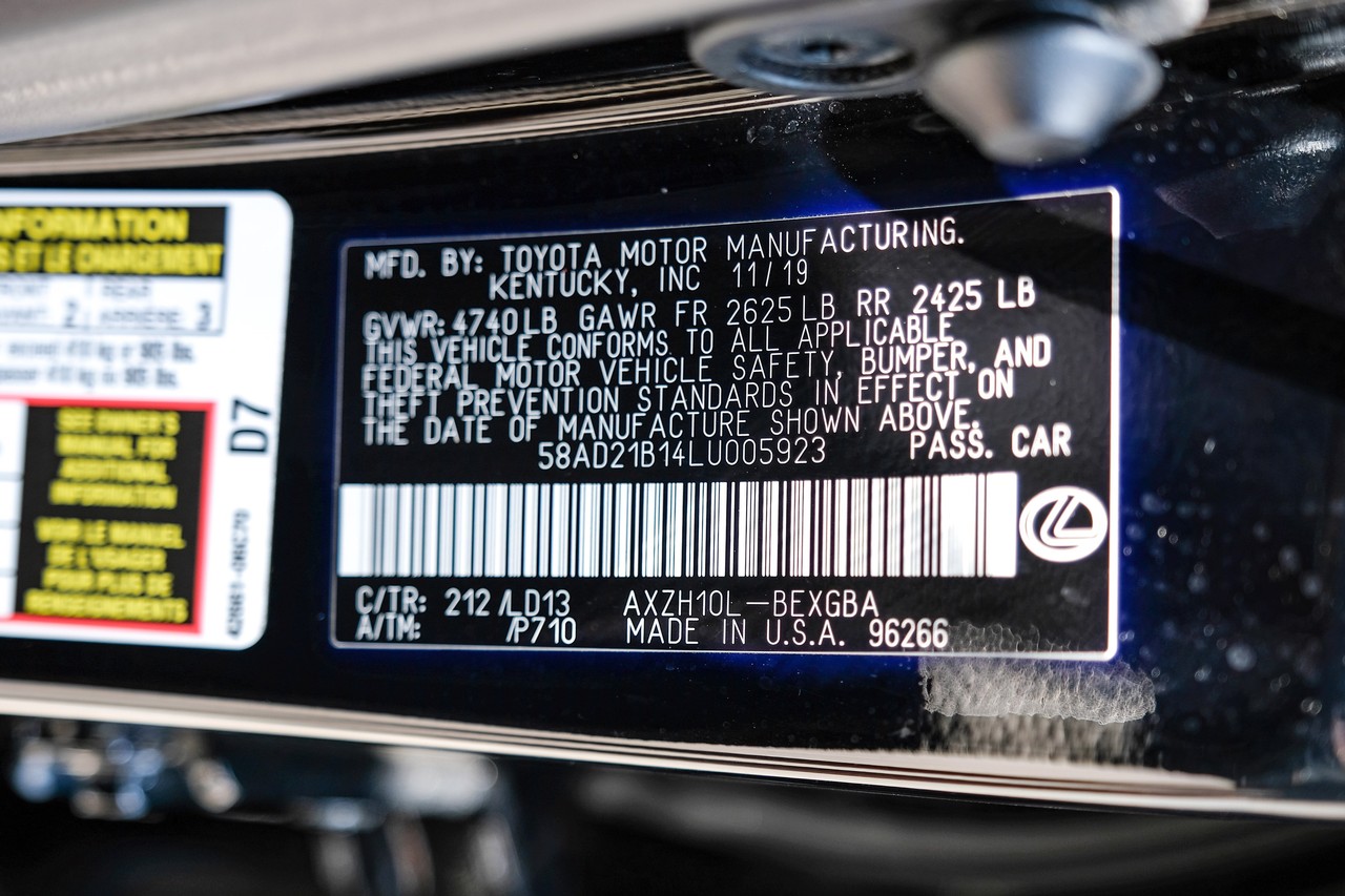 Lexus ES 300h Vehicle Main Gallery Image 55