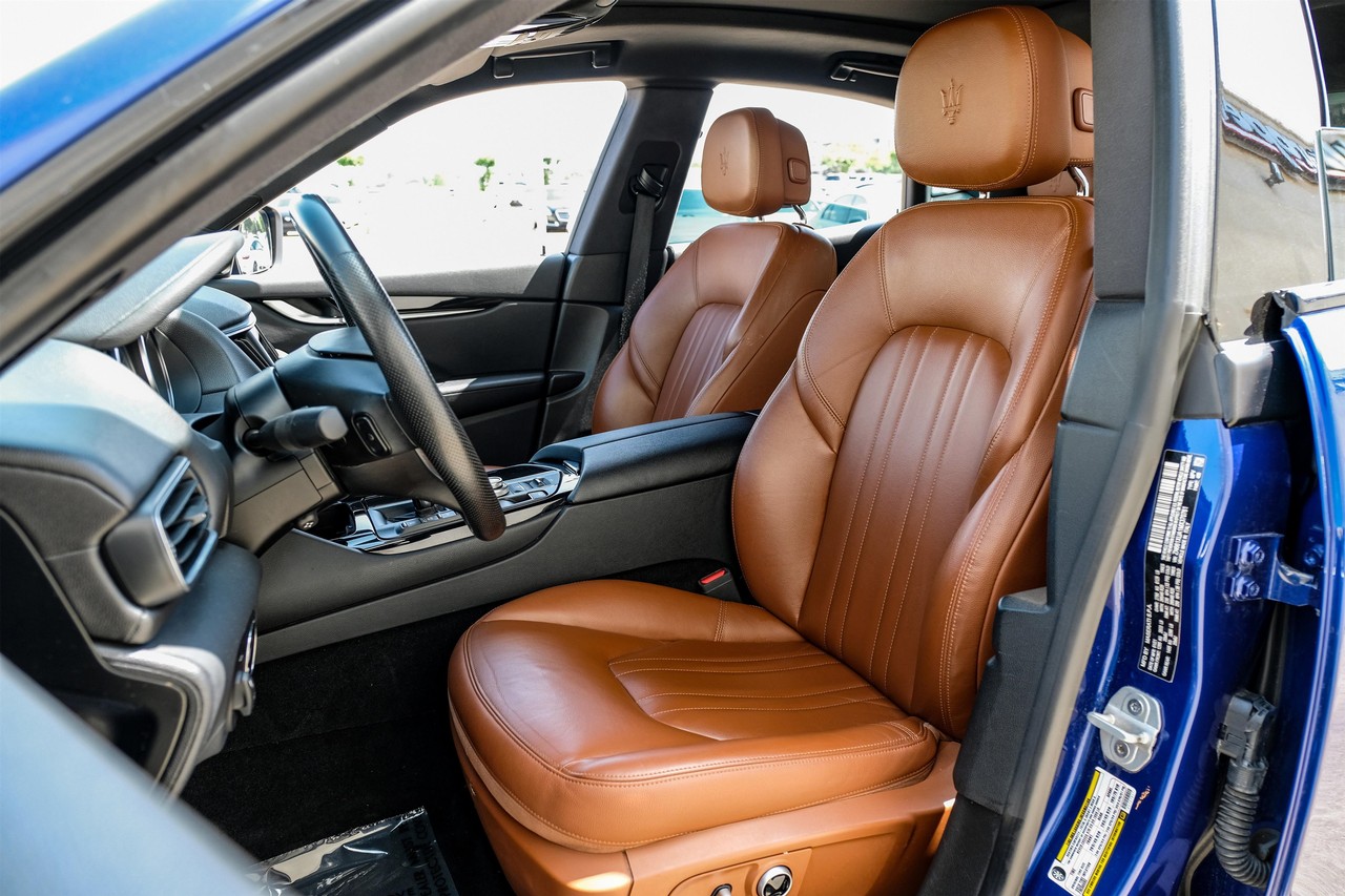 Maserati Levante Vehicle Main Gallery Image 04