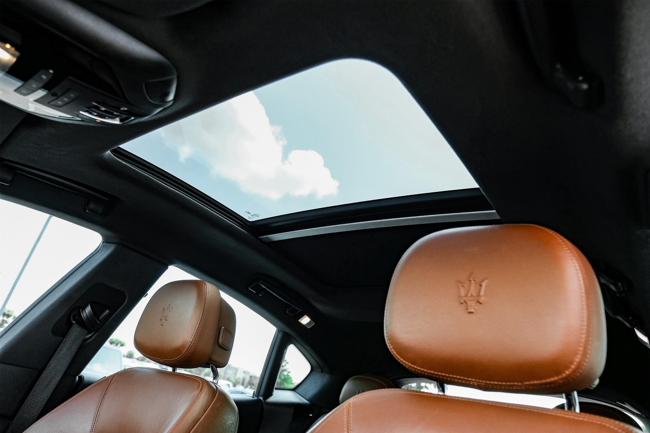 Maserati Levante Vehicle Main Gallery Image 05