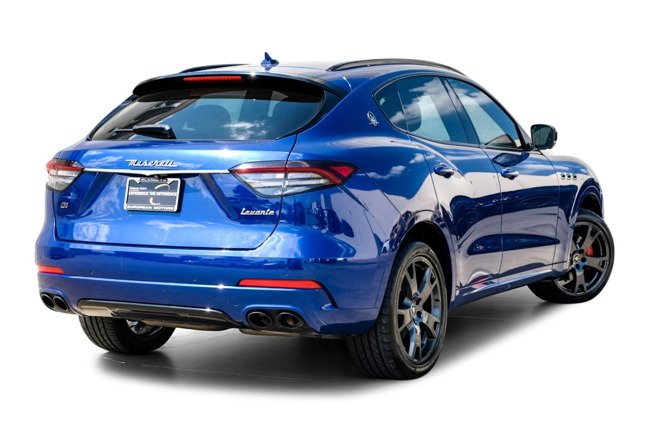 Maserati Levante Vehicle Main Gallery Image 09