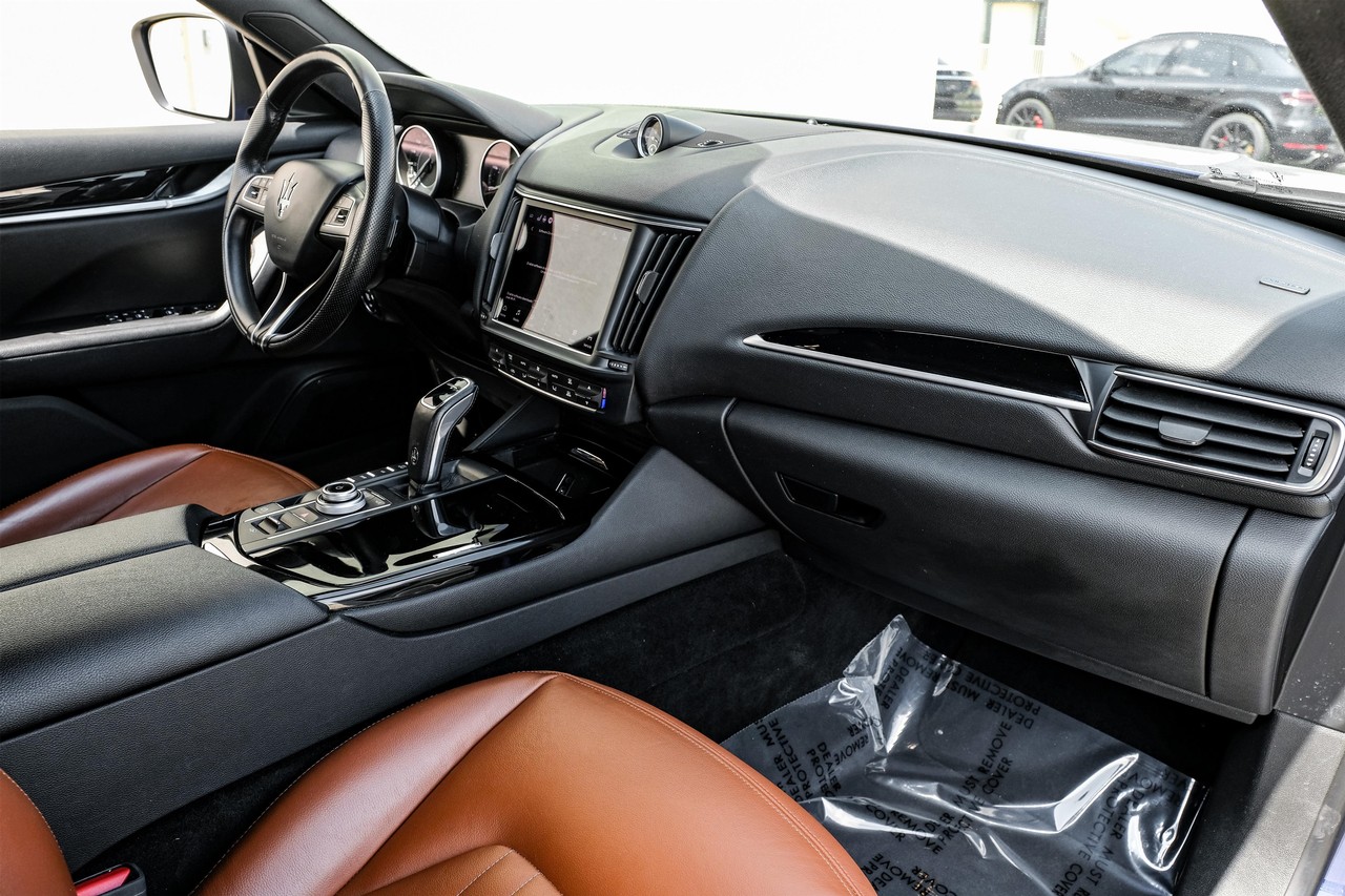 Maserati Levante Vehicle Main Gallery Image 13