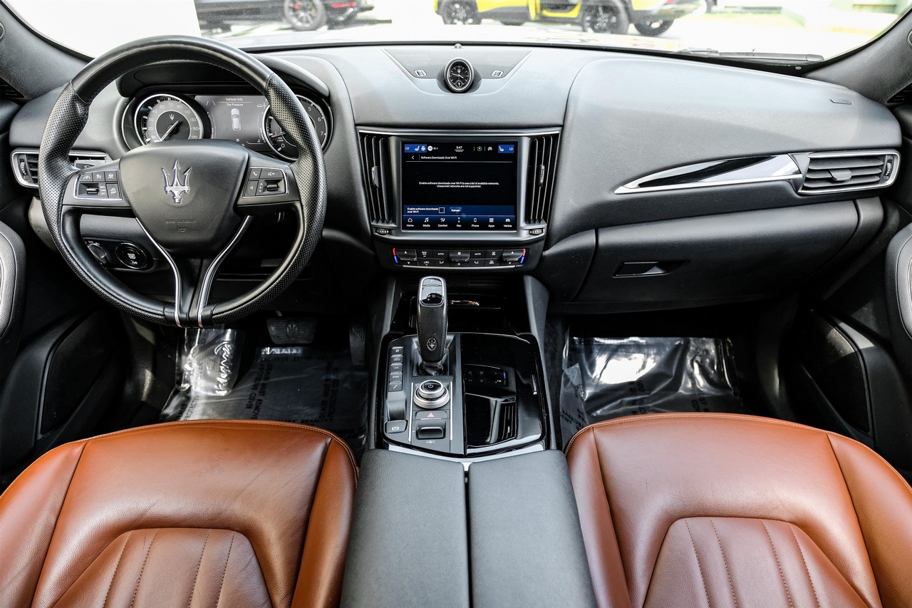 Maserati Levante Vehicle Main Gallery Image 15