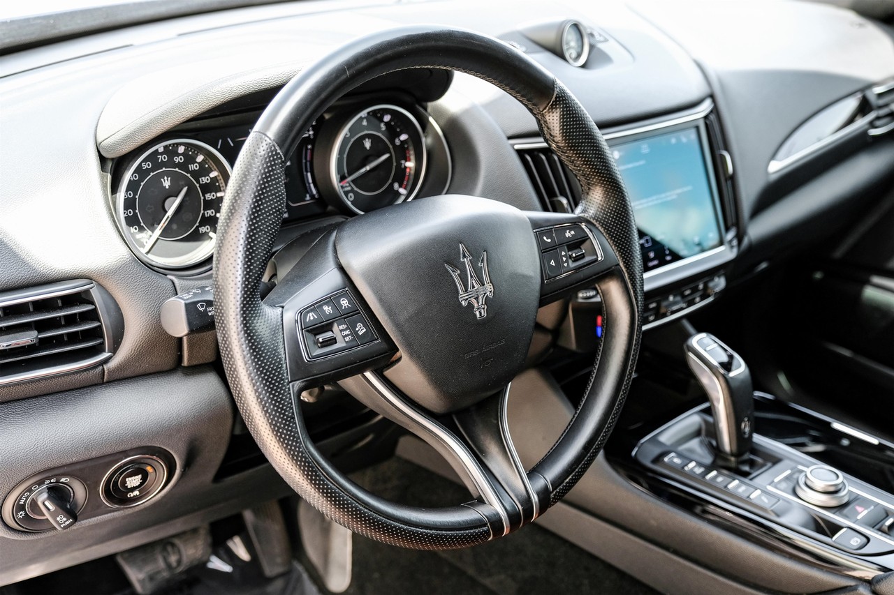 Maserati Levante Vehicle Main Gallery Image 16