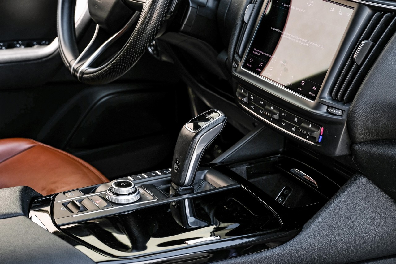 Maserati Levante Vehicle Main Gallery Image 22