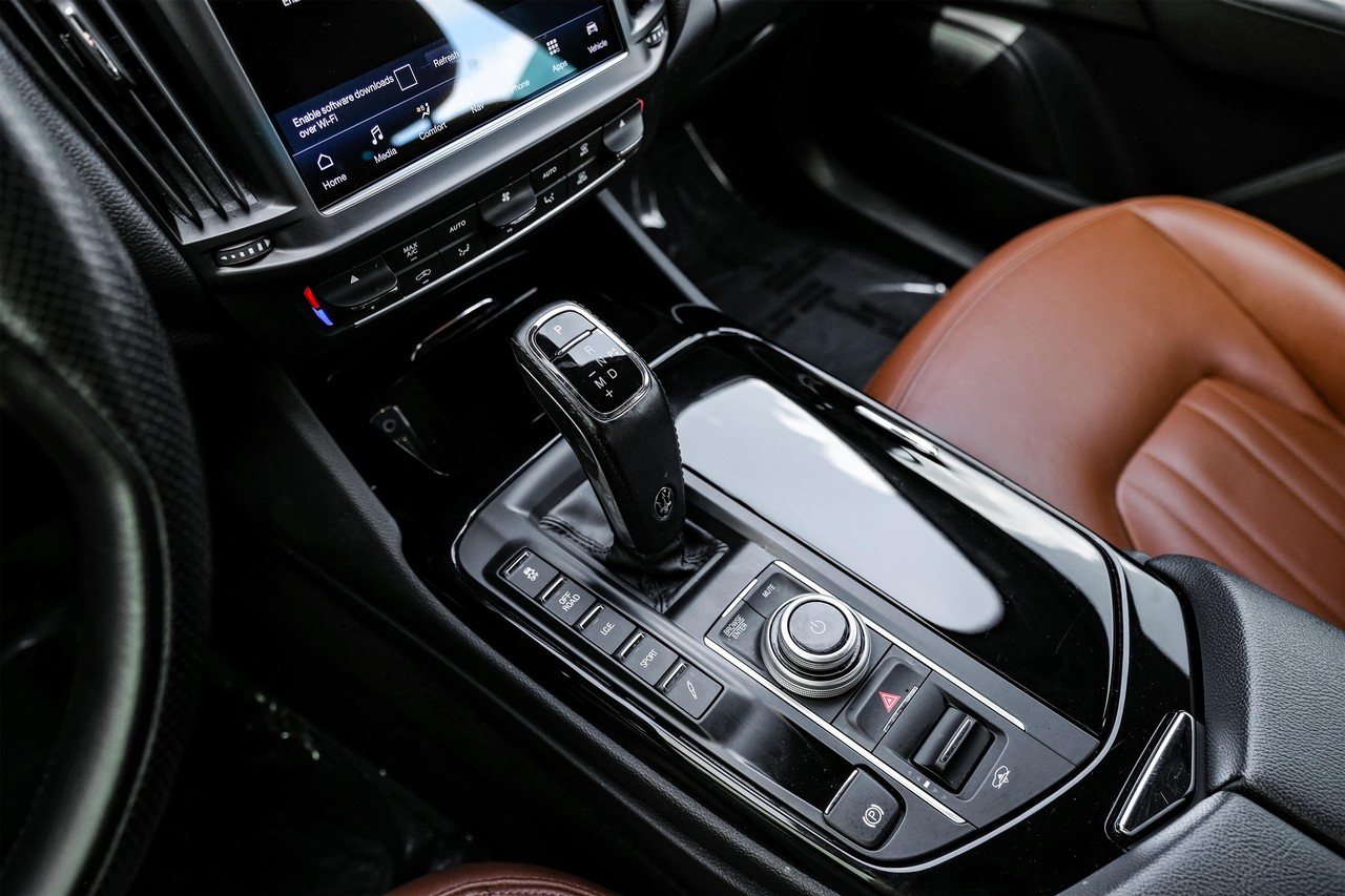 Maserati Levante Vehicle Main Gallery Image 23