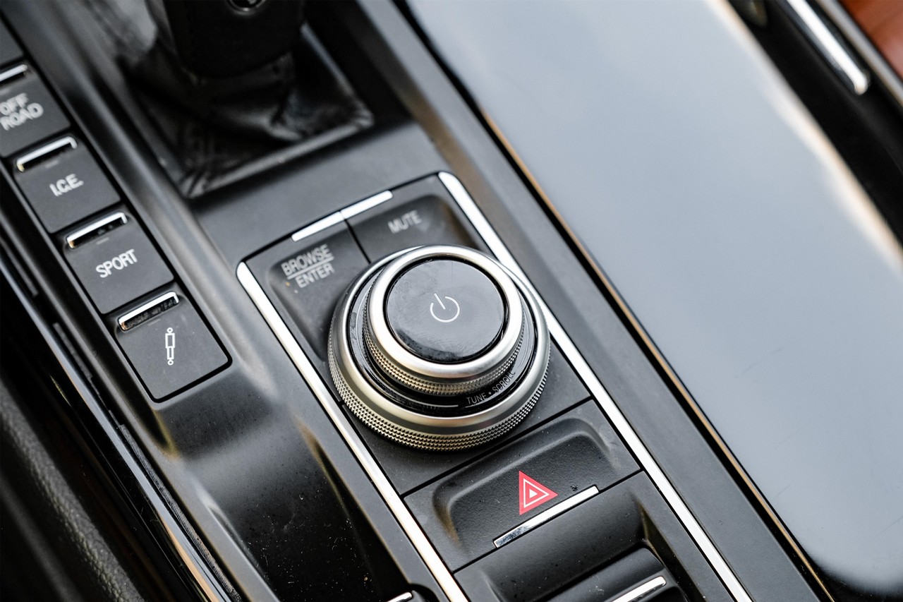 Maserati Levante Vehicle Main Gallery Image 25